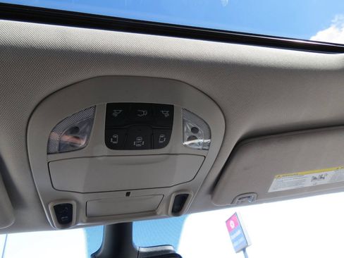 Used 2024 Chrysler Pacifica Limited w/ Trailer Tow Group FWD image 12