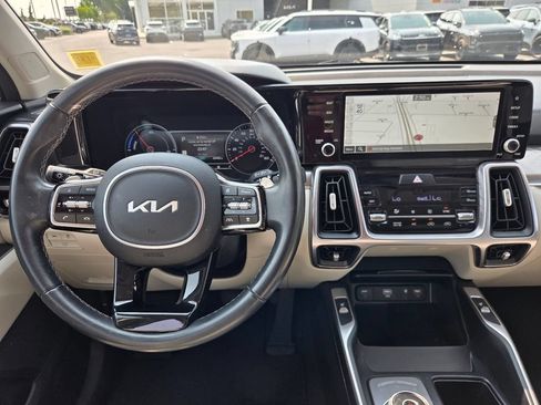 Used 2023 Kia Sorento EX AWD/4WD image 13