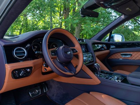 Used 2023 Bentley Bentayga AWD/4WD image 14