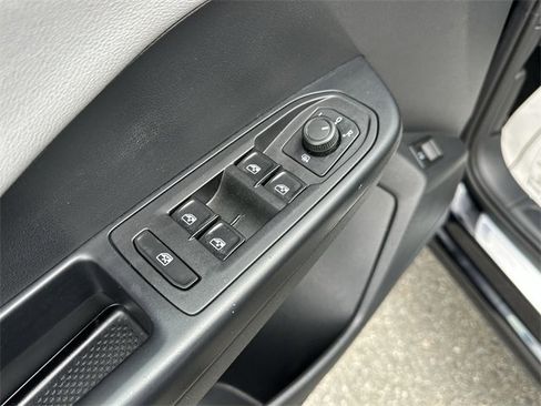 Used 2023 Volkswagen Taos SE w/ Panoramic Sunroof Package image 15