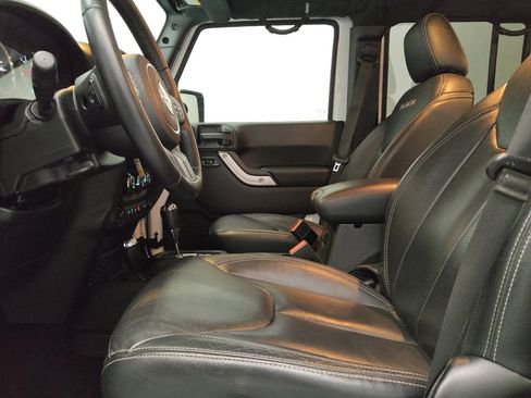 Used 2017 Jeep Wrangler Unlimited Sahara w/ Max Tow Package image 17