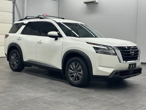 Used 2022 Nissan Pathfinder SV AWD/4WD image 1