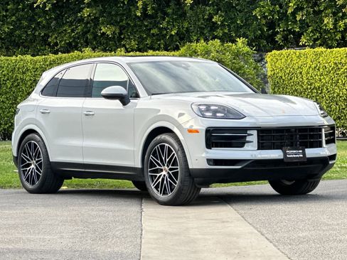 Certified 2025 Porsche Cayenne AWD/4WD image 10
