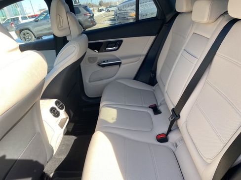 Used 2024 Mercedes-Benz GLC 300 4MATIC image 19