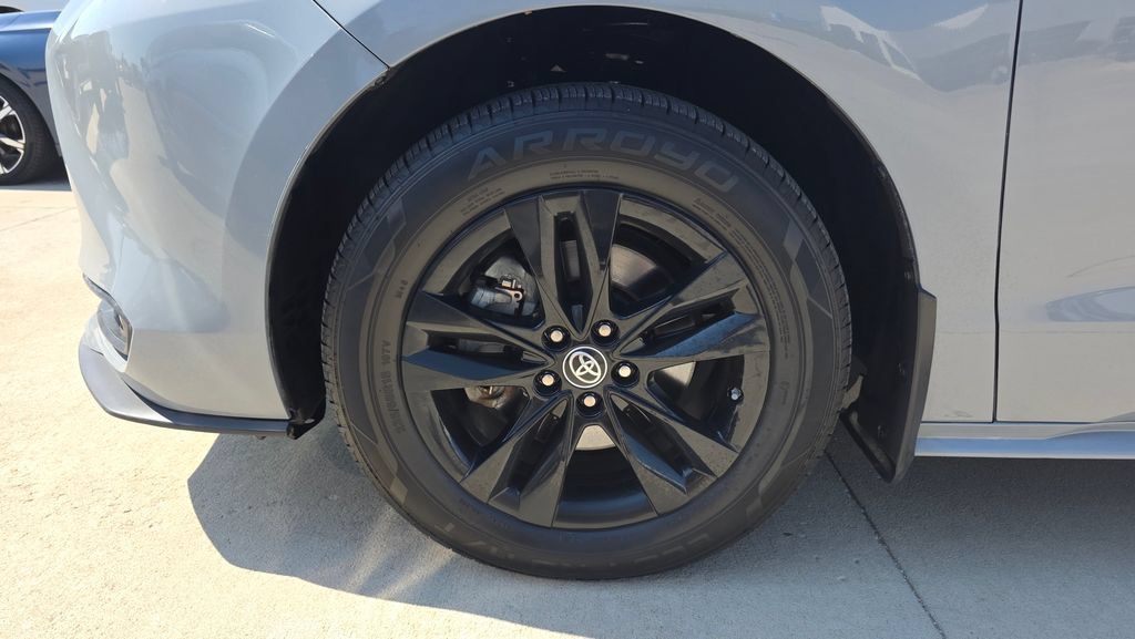 Used 2022 Toyota Sienna XLE Woodland Edition AWD/4WD image 10