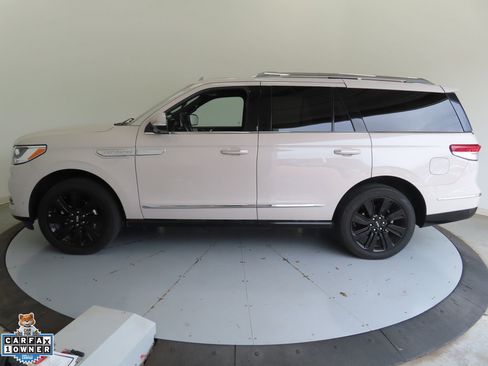 Used 2022 Lincoln Navigator Reserve AWD/4WD image 7
