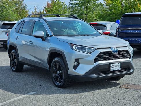Used 2021 Toyota RAV4 XLE AWD/4WD image 3