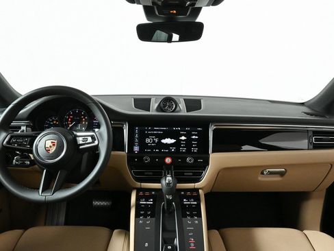 Certified 2025 Porsche Macan image 15