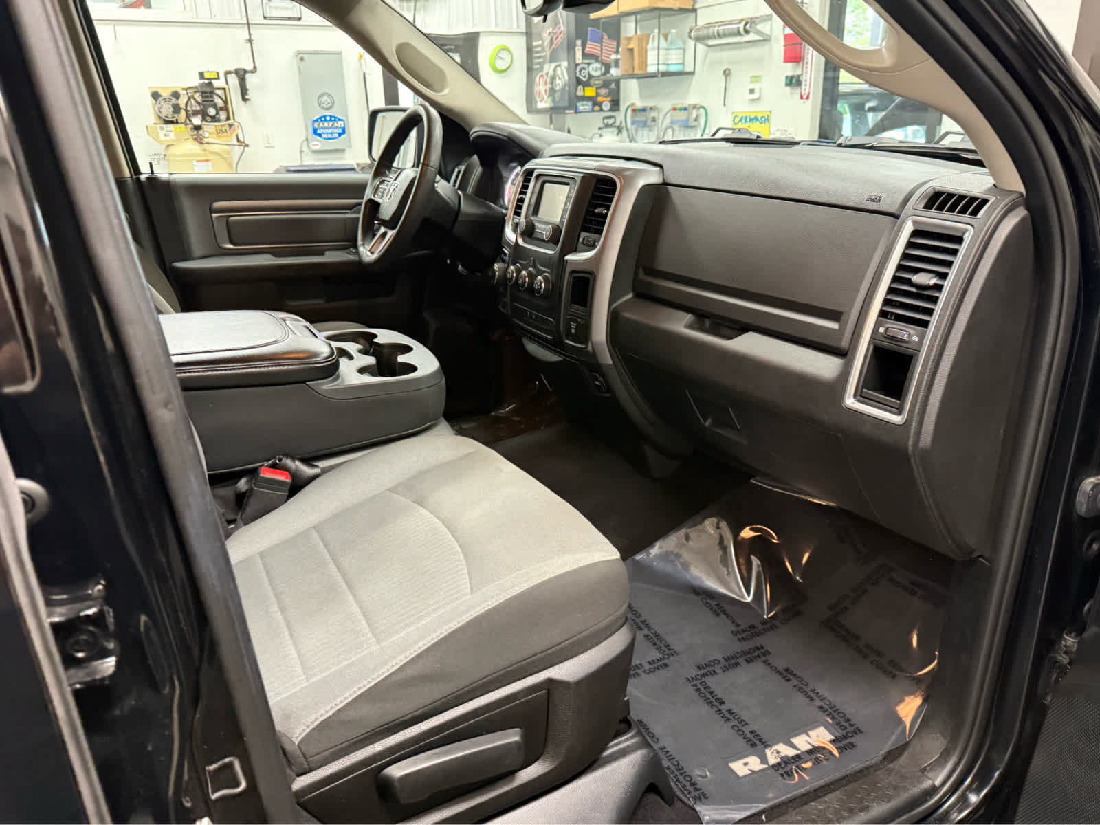 Used 2023 RAM 1500 Classic SLT AWD/4WD image 27