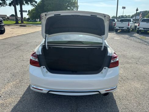Used 2017 Honda Accord EX-L image 15