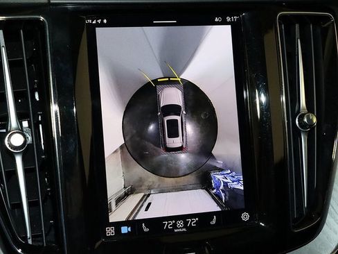 Used 2025 Volvo XC60 B5 Plus image 20