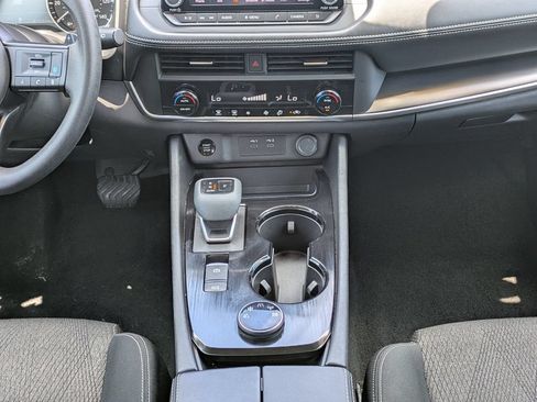 Used 2024 Nissan Rogue SV AWD/4WD image 18