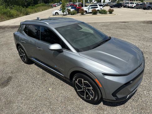 Used 2024 Chevrolet Equinox EV LT AWD/4WD image 24