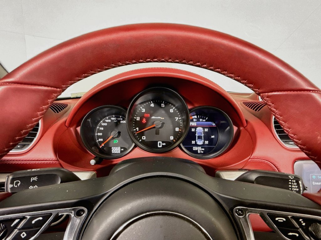 Used 2022 Porsche 718 Boxster RWD image 13