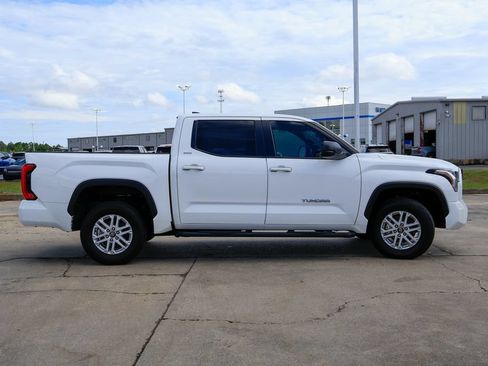 Used 2025 Toyota Tundra SR5 w/ SR5 Premium Package AWD/4WD image 24