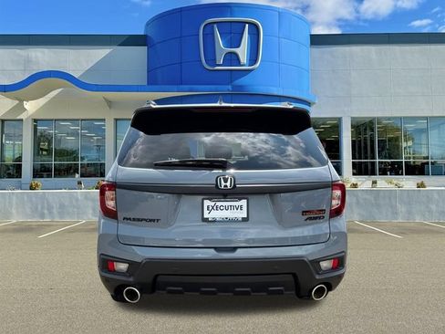 Used 2023 Honda Passport TrailSport image 3