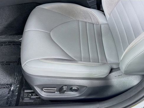 Certified 2020 Toyota Avalon Touring w/ Advanced Safety Package FWD image 19