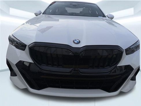 Used 2025 BMW 530i w/ M Sport Package image 5
