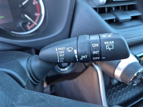 Used 2025 Toyota RAV4 XLE AWD/4WD image 34