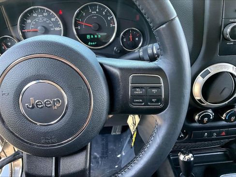 Used 2018 Jeep Wrangler Unlimited Sahara AWD/4WD image 23
