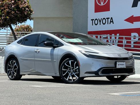 New 2026 Toyota Prius Plug-In Hybrid FWD image 8
