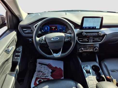 Certified 2022 Ford Escape Titanium AWD/4WD image 9