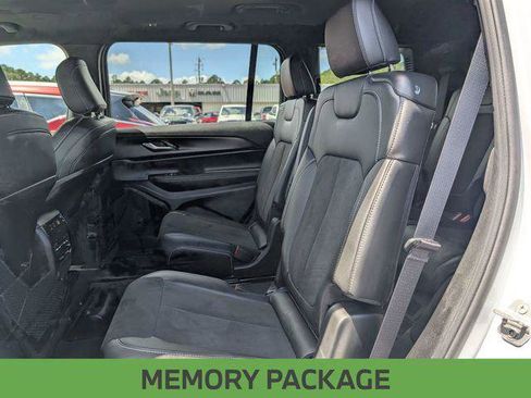 Certified 2025 Jeep Grand Cherokee L Altitude AWD/4WD image 24