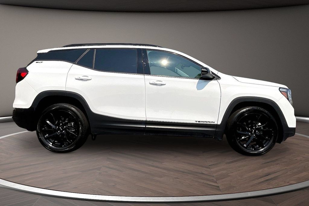 Used 2023 GMC Terrain SLT w/ Elevation Edition FWD image 9