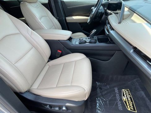 Used 2024 Cadillac XT4 Premium Luxury image 10