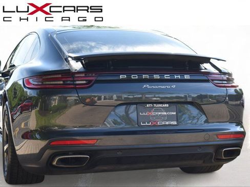 Used 2020 Porsche Panamera image 8