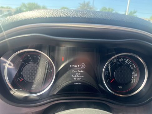 Used 2019 Dodge Challenger SXT image 4