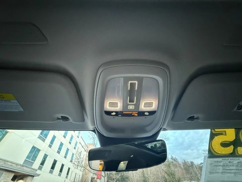 Used 2025 Volvo V60 B5 Cross Country Plus image 20