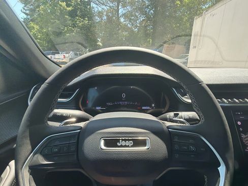 Used 2025 Jeep Grand Cherokee Altitude AWD/4WD image 22
