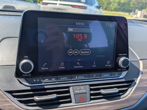 Used 2025 Nissan Altima 2.5 SV FWD image 14