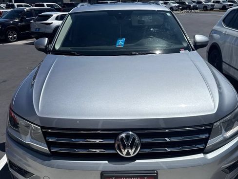 Used 2020 Volkswagen Tiguan SEL AWD/4WD image 2