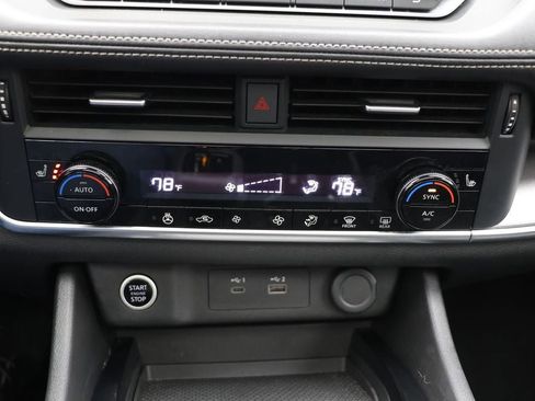 Used 2023 Nissan Rogue SV w/ SV Premium Package image 23