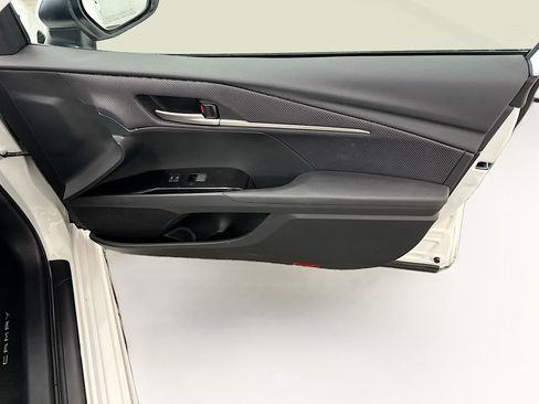 Used 2025 Toyota Camry SE w/ Multimedia Upgrade Package image 33