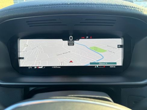 New 2024 Land Rover Discovery Dynamic SE image 13