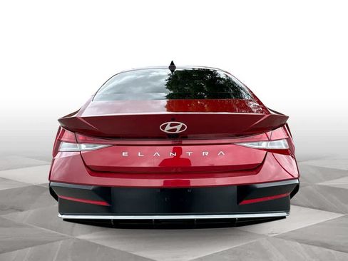 Used 2024 Hyundai Elantra SEL w/ Convenience Package FWD image 7
