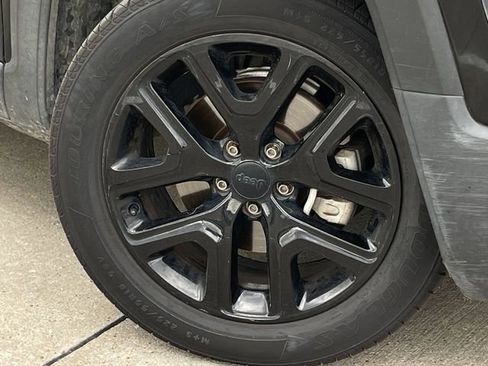 Used 2015 Jeep Renegade Latitude FWD image 9