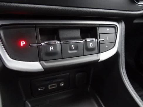 Used 2023 GMC Terrain SLT image 35