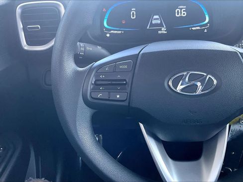 Used 2025 Hyundai Venue SE FWD image 23