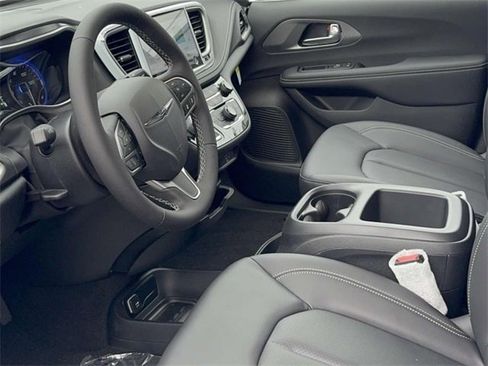 New 2026 Chrysler Pacifica Select image 32