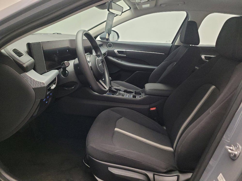 Used 2025 Hyundai Sonata SE FWD image 17