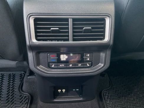 Used 2025 Volkswagen Atlas SEL Premium R-Line image 17