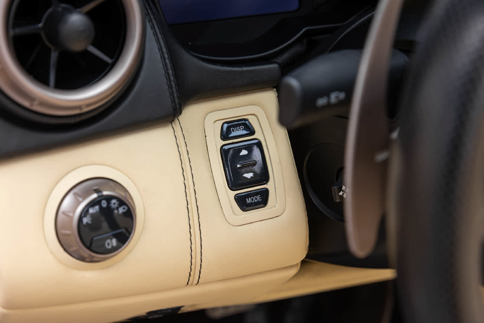 Used 2010 Ferrari California RWD image 29