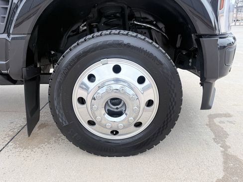 Used 2025 Ford F450 Platinum w/ FX4 Off-Road Package image 9