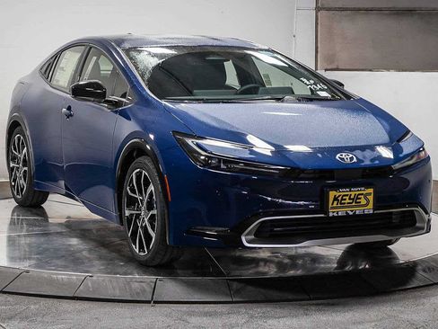 New 2026 Toyota Prius Plug-In Hybrid FWD image 3
