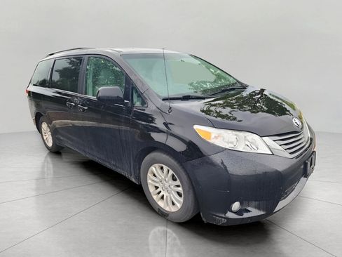 Used 2014 Toyota Sienna XLE FWD image 6