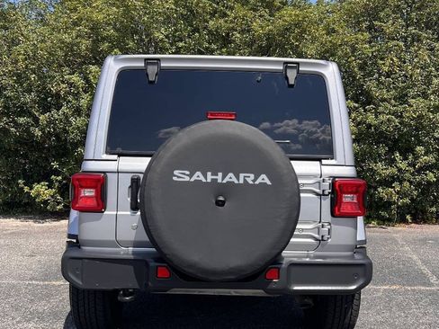 Used 2018 Jeep Wrangler Unlimited Sahara AWD/4WD image 6